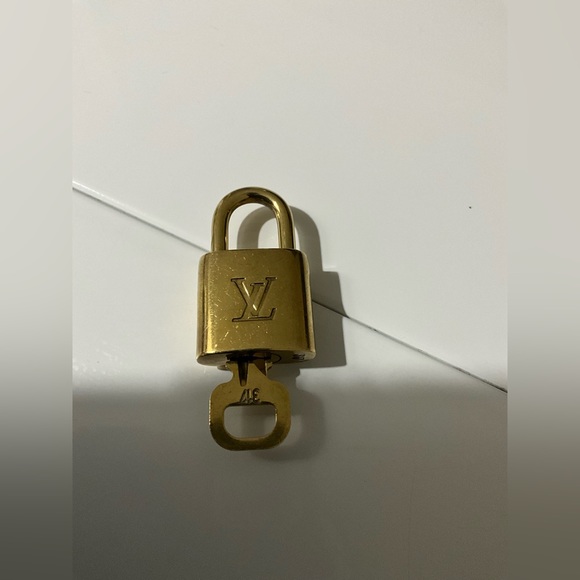 Louis Vuitton Lock & Key - Picture 2 of 4